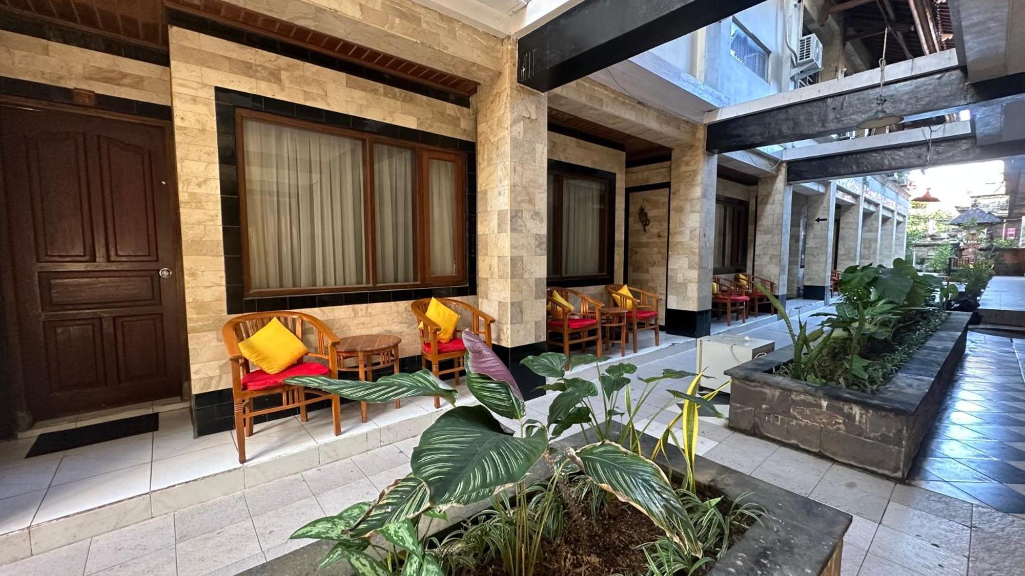 Abian Srama And Hotel 2*
